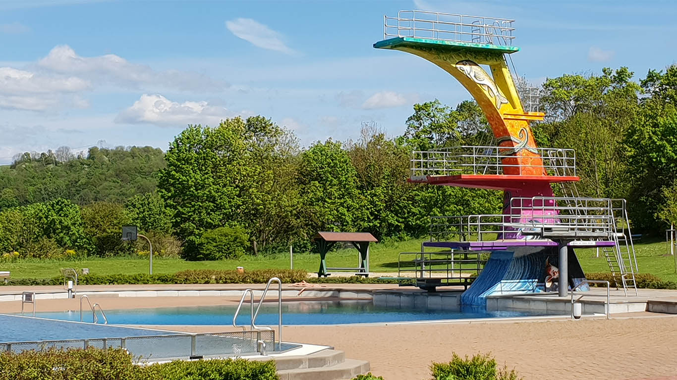 Sprungturm Freibad Saalfelfd